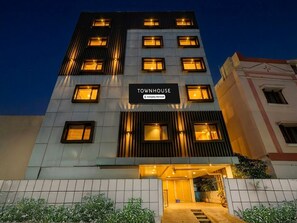 House | Exterior - Super Townhouse V Hotel (Penumuluru)