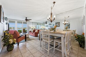 Dining - Coastal Getaway | Bahia Vista | Ground Floor BV8-115 (Isla Del Sol)