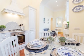 Apartment | Dining - Apartment in Lucca With Private Garden (Lucca)