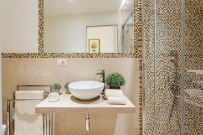 Apartment | Bathroom - Apartment in Lucca With Private Garden (Lucca)