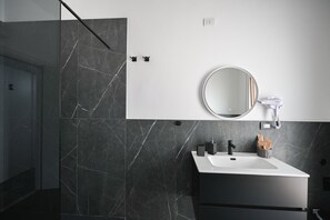 Deluxe Triple Room, Balcony, City View | Bathroom | Shower, free toiletries, hair dryer, towels