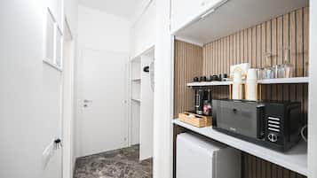 Kolmen hengen deluxe-huone, parveke, kaupunkinäköala | Oleskelualue