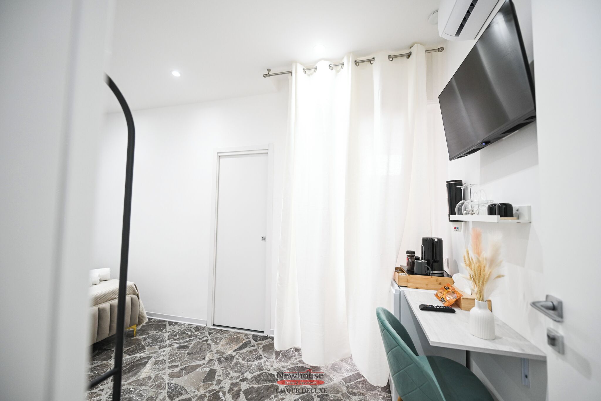 Deluxe Double Room | Desk, laptop workspace, iron/ironing board, free WiFi