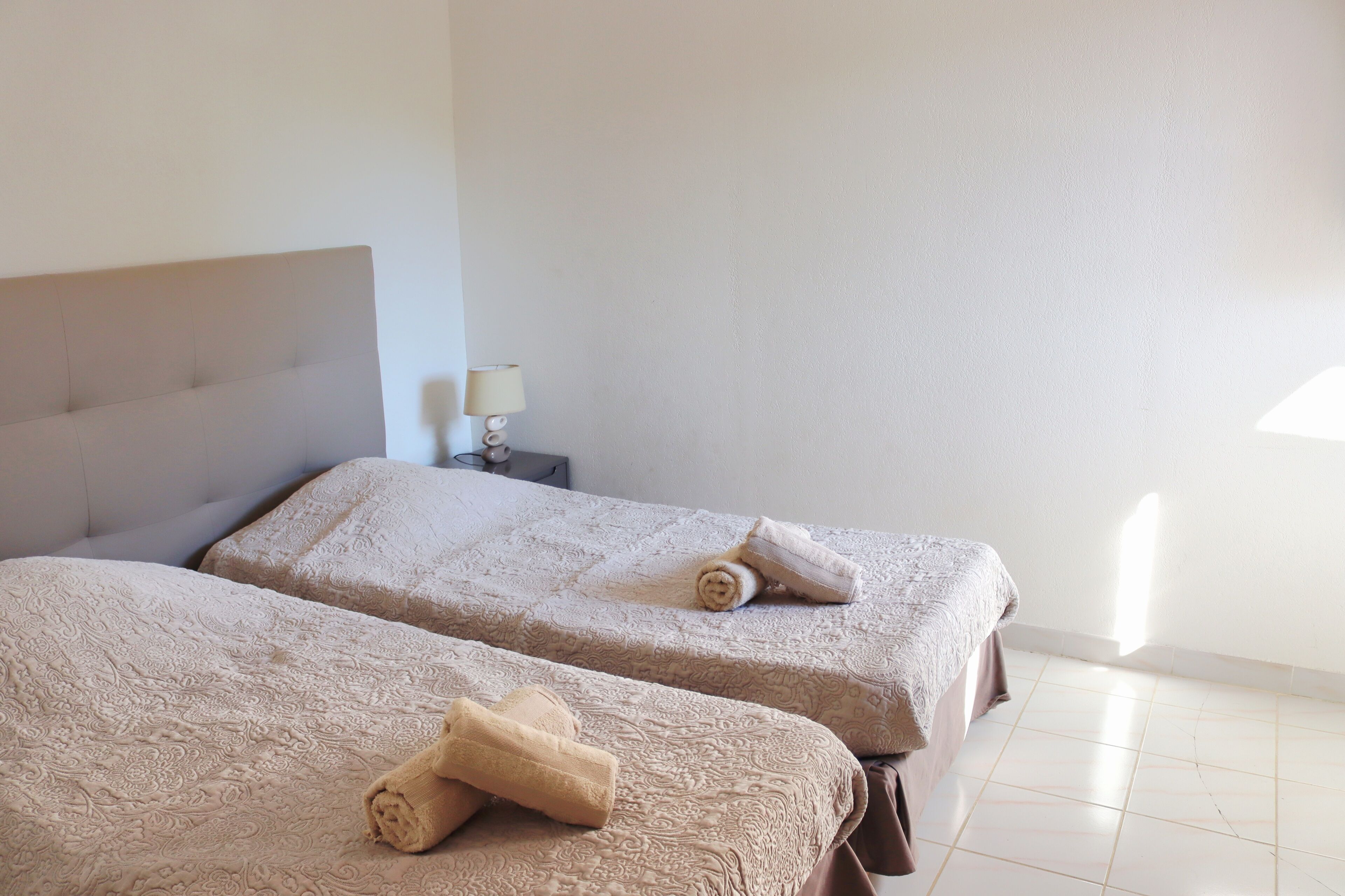 2 bedrooms, iron/ironing board, bed sheets