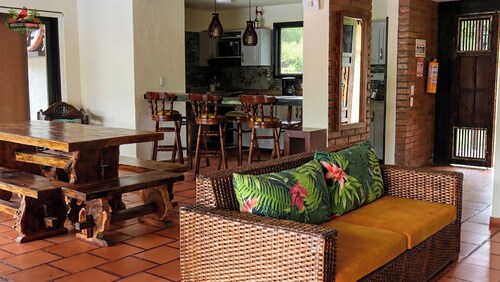 Gorgeous Colombian country-side retreat. Close to numerous attractions.