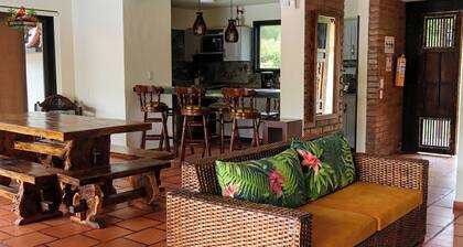 Gorgeous Colombian country-side retreat. Close to numerous attractions.