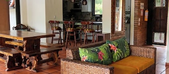 Gorgeous Colombian country-side retreat. Close to numerous attractions.