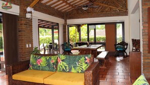 Outdoor dining - Gorgeous Colombian country-side retreat. Close to numerous attractions. (Quimbaya)