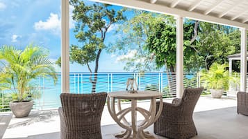 Villa, 5 Bedrooms, Private Pool, Garden View | Outdoor dining
