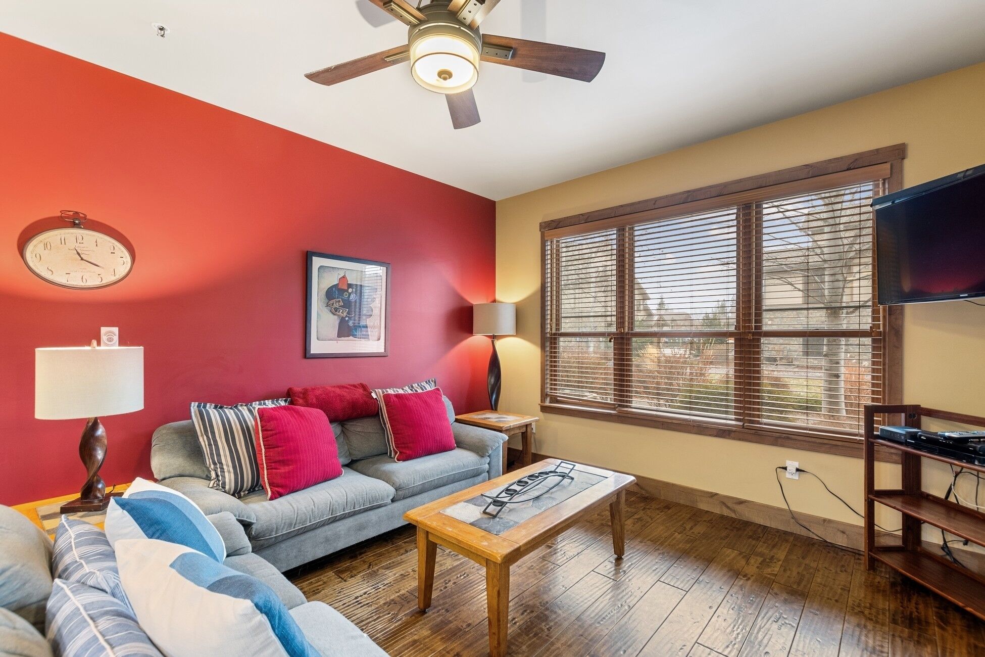 Smart TV, fireplace, DVD player