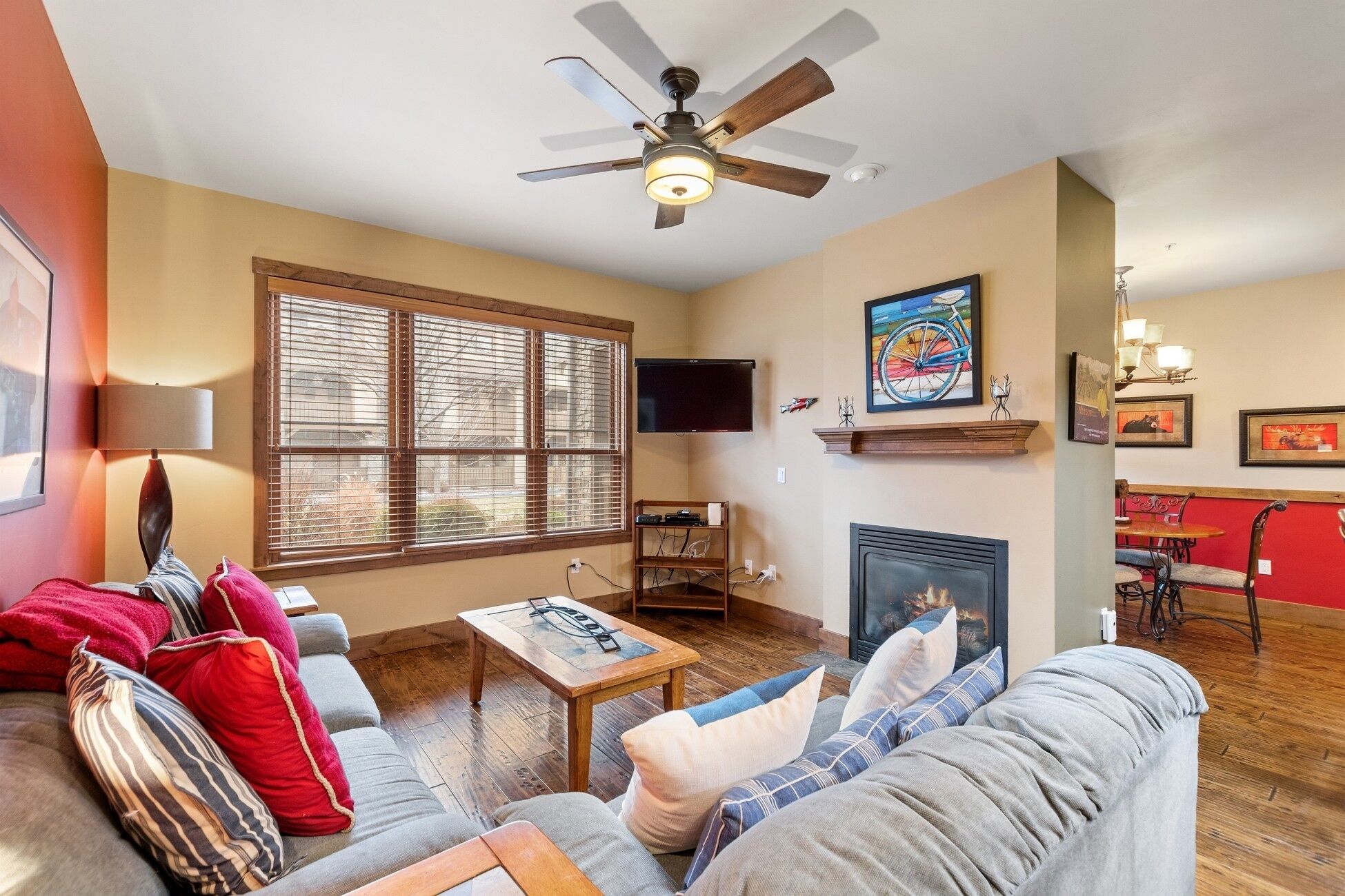 Smart TV, fireplace, DVD player