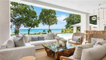 Villa, 6 Bedrooms, Private Pool, Garden View | Living room