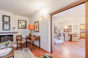 Villa | Dining - Villa Near Lucca With Vineyard Views (Lucca)