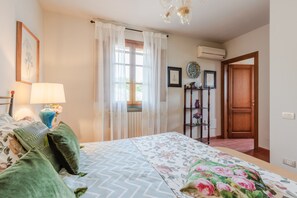 Villa - Villa Near Lucca With Vineyard Views (Lucca)
