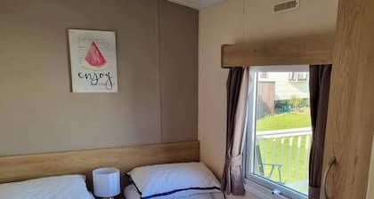 C14 Fantastic 3-bedroom caravan in Ingoldmells