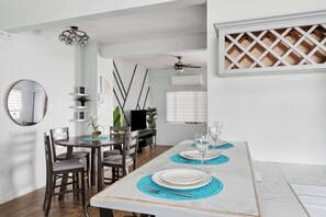 Dining - Relax close to all the amenities of the capital city of Port of Spain (Port of Spain)