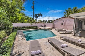 Pool - Casa Rosa -Spacious Tropical Pool House Near Beach (Hollywood)