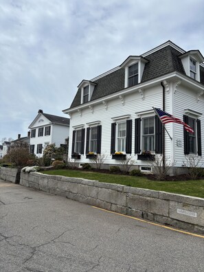 Exterior - Beautiful 5-bedroom residence  with private dock on Captains Row in Mystic, Ct (Mystic)