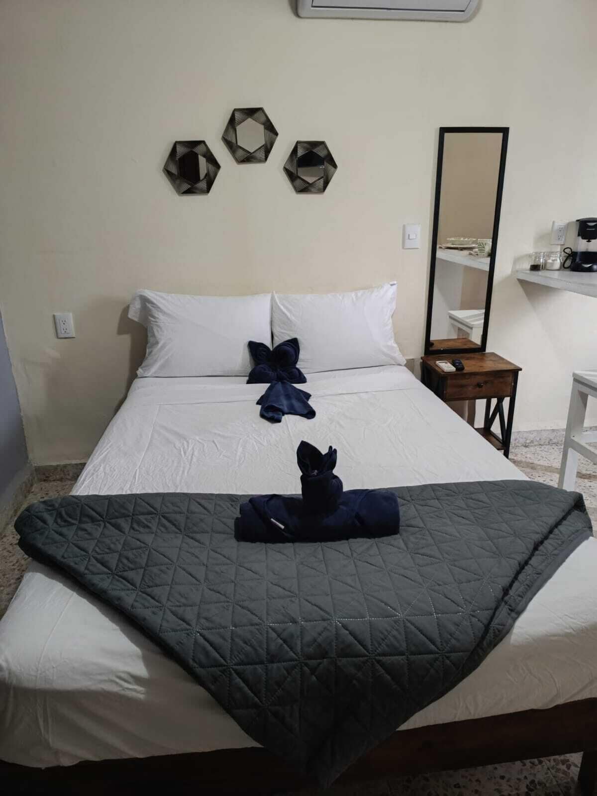 1 bedroom, internet, bed sheets