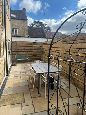 Outdoor dining - Raven Hotel – Suite 2 | Central Location (Shropshire)