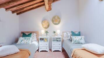House | 2 bedrooms, iron/ironing board