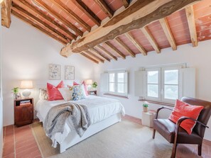House - Villa in Tuscany With Stunning Valley Views (Capannori)