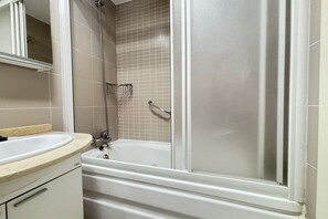 Shower, shampoo - Desconectaengalicia Mar de Silgar 600m Silgar beach (Pontevedra)