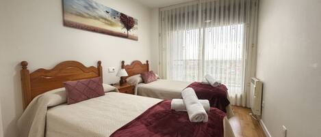 Iron/ironing board, travel cot