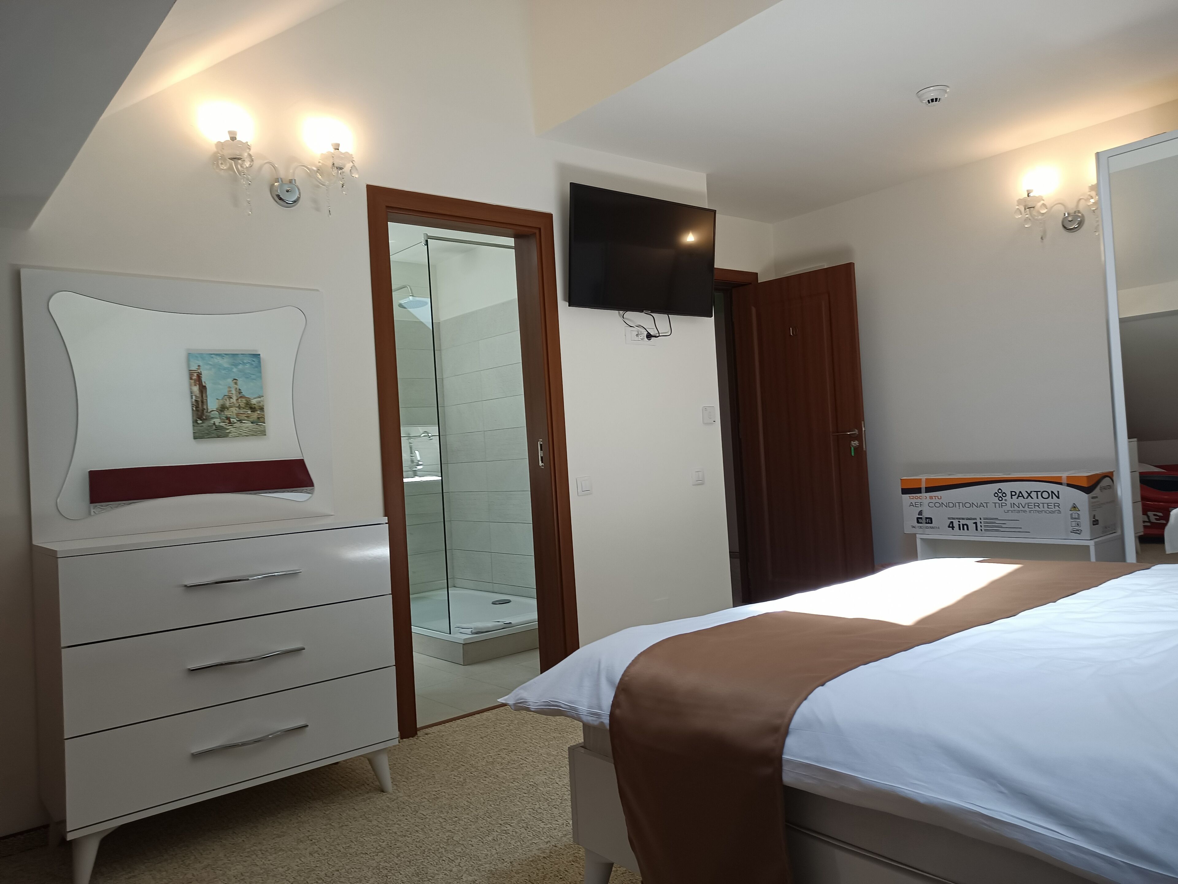 Economy Double Room, Mountain View | Blackout curtains, free WiFi
