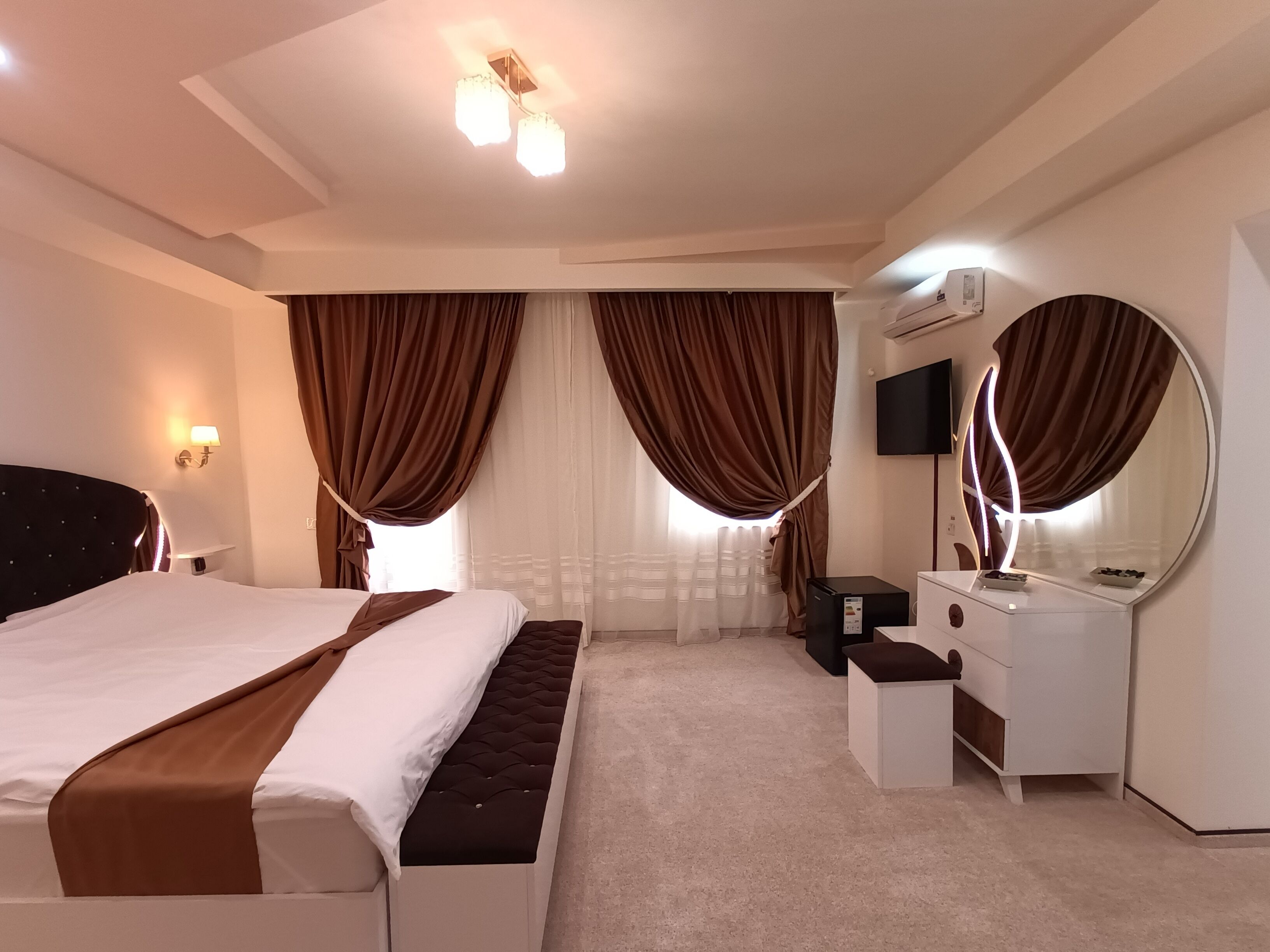 Superior-Doppelzimmer, Balkon, Bergblick | Verdunkelungsvorhänge, kostenloses WLAN