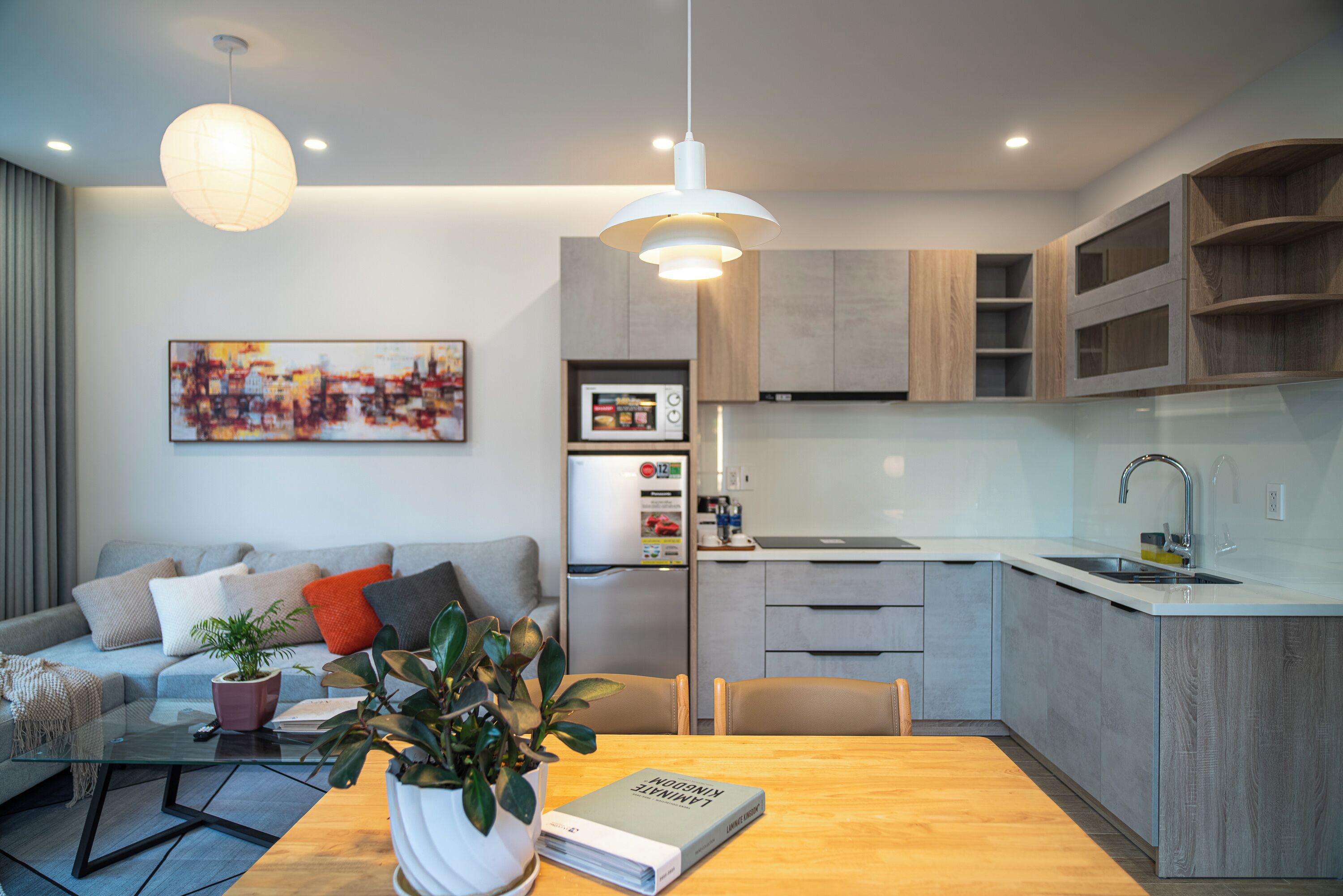 Luxury Studio Suite, Balcony, City View | Private kitchen