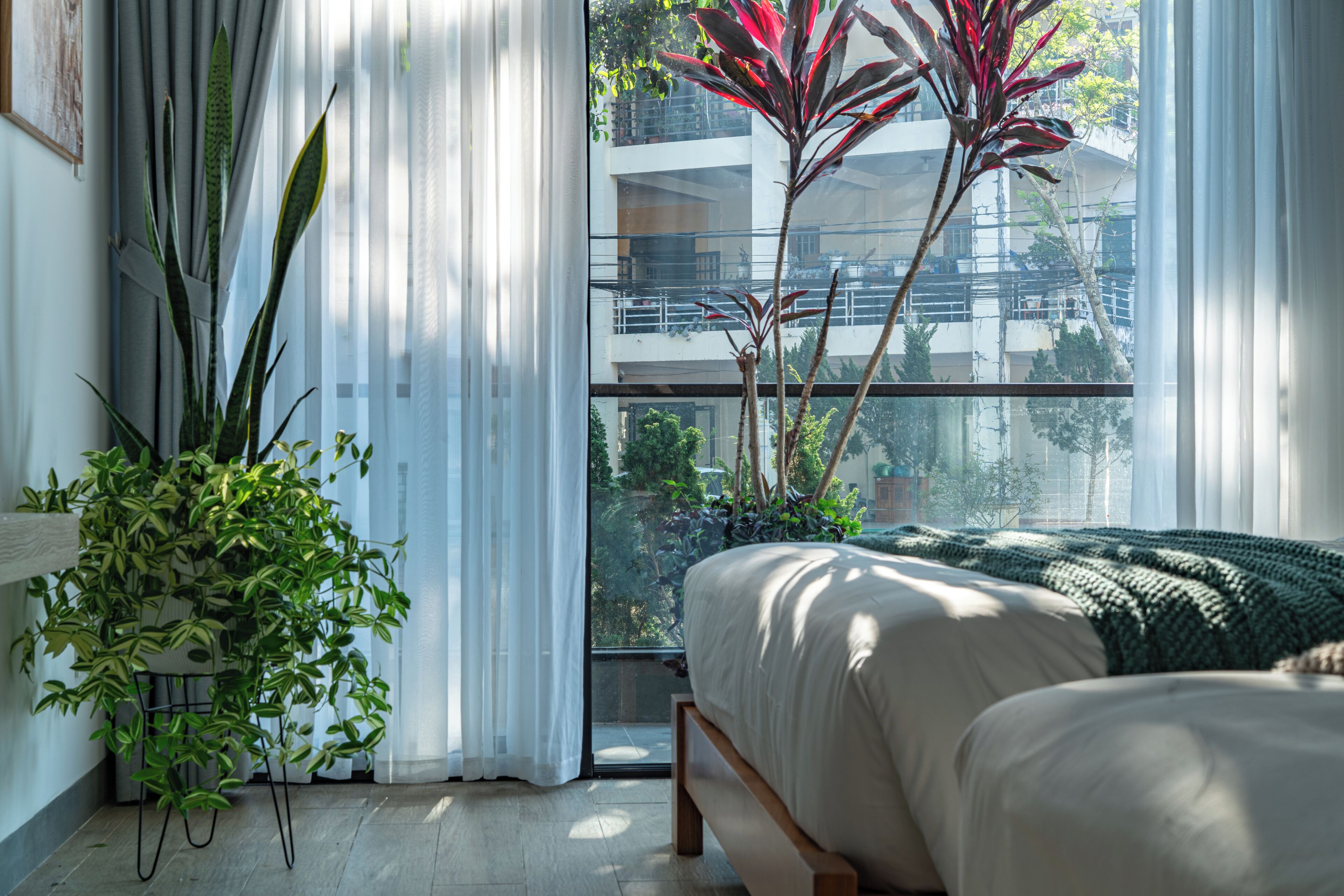 Deluxe Quadruple Room, Balcony, Courtyard View | Desk, blackout curtains, soundproofing, iron/ironing board