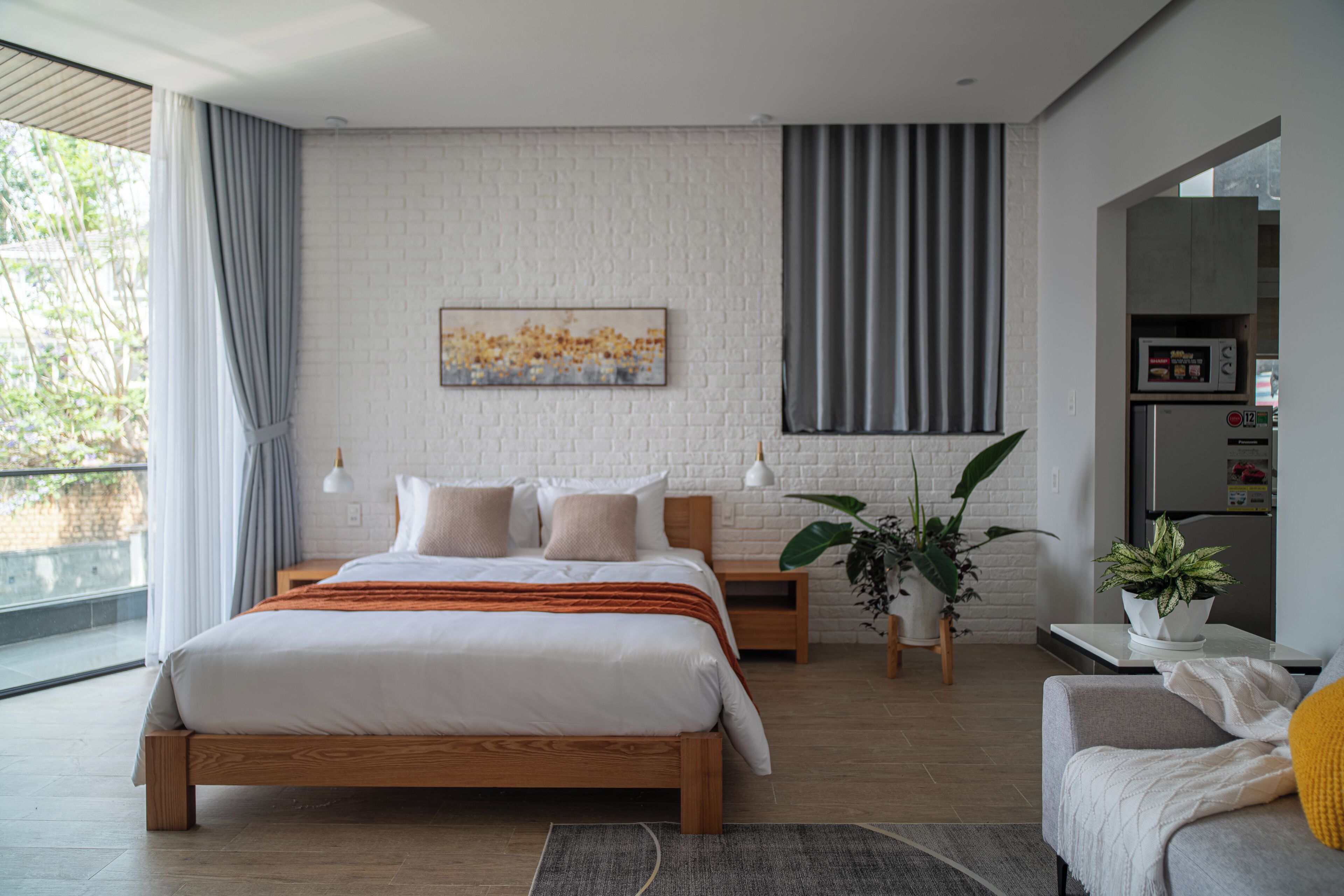 Luxury Studio Suite, Balcony, Courtyard View | Desk, blackout curtains, soundproofing, iron/ironing board