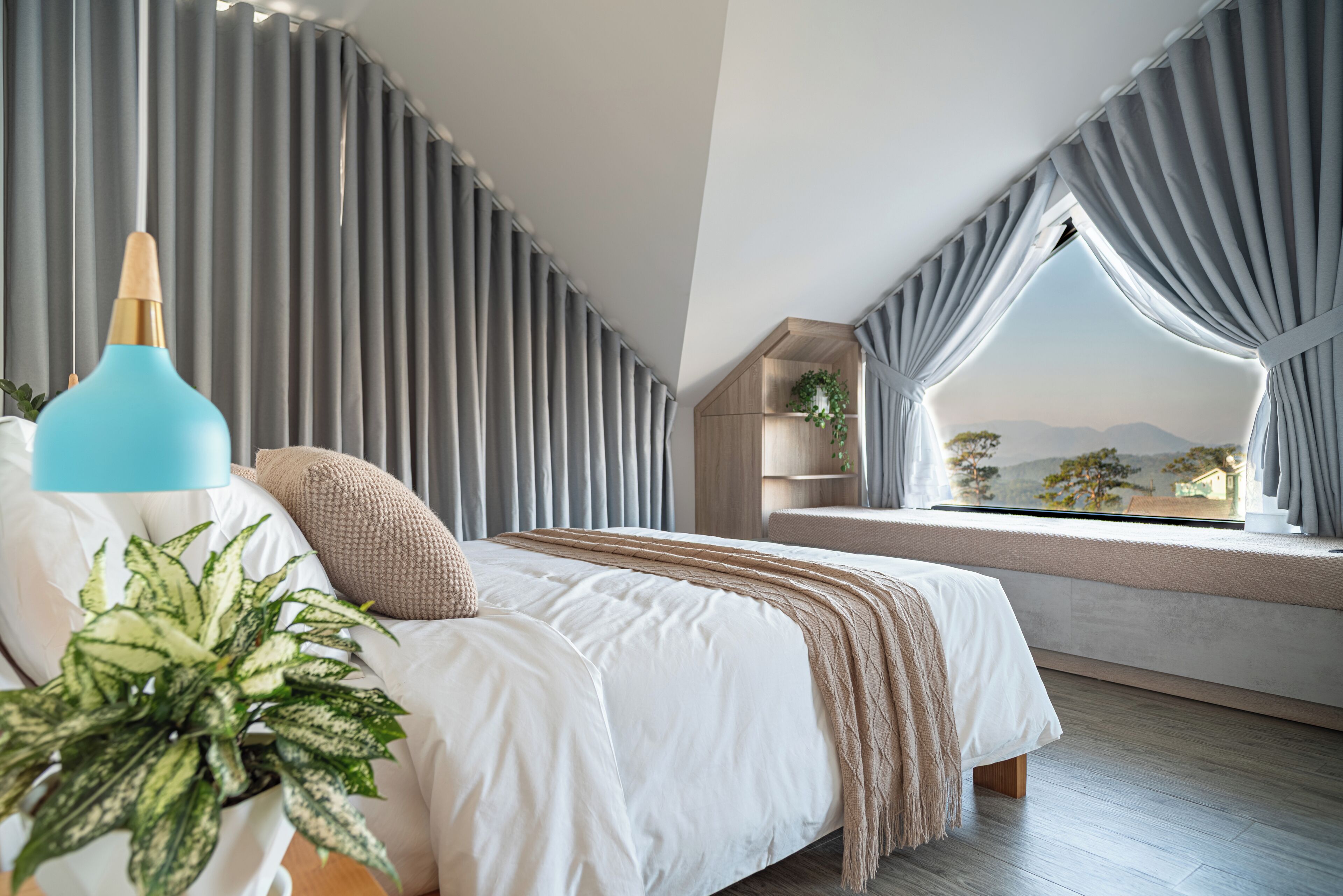 Villa de lujo, 3 habitaciones, balcón, vistas a la montaña | Escritorio, cortinas opacas, sistema de insonorización