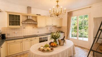 Micro-ondes, four, plaque de cuisson, lave-vaisselle