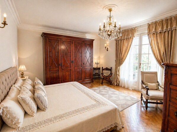 4 habitaciones, tabla de planchar con plancha, wifi y ropa de cama