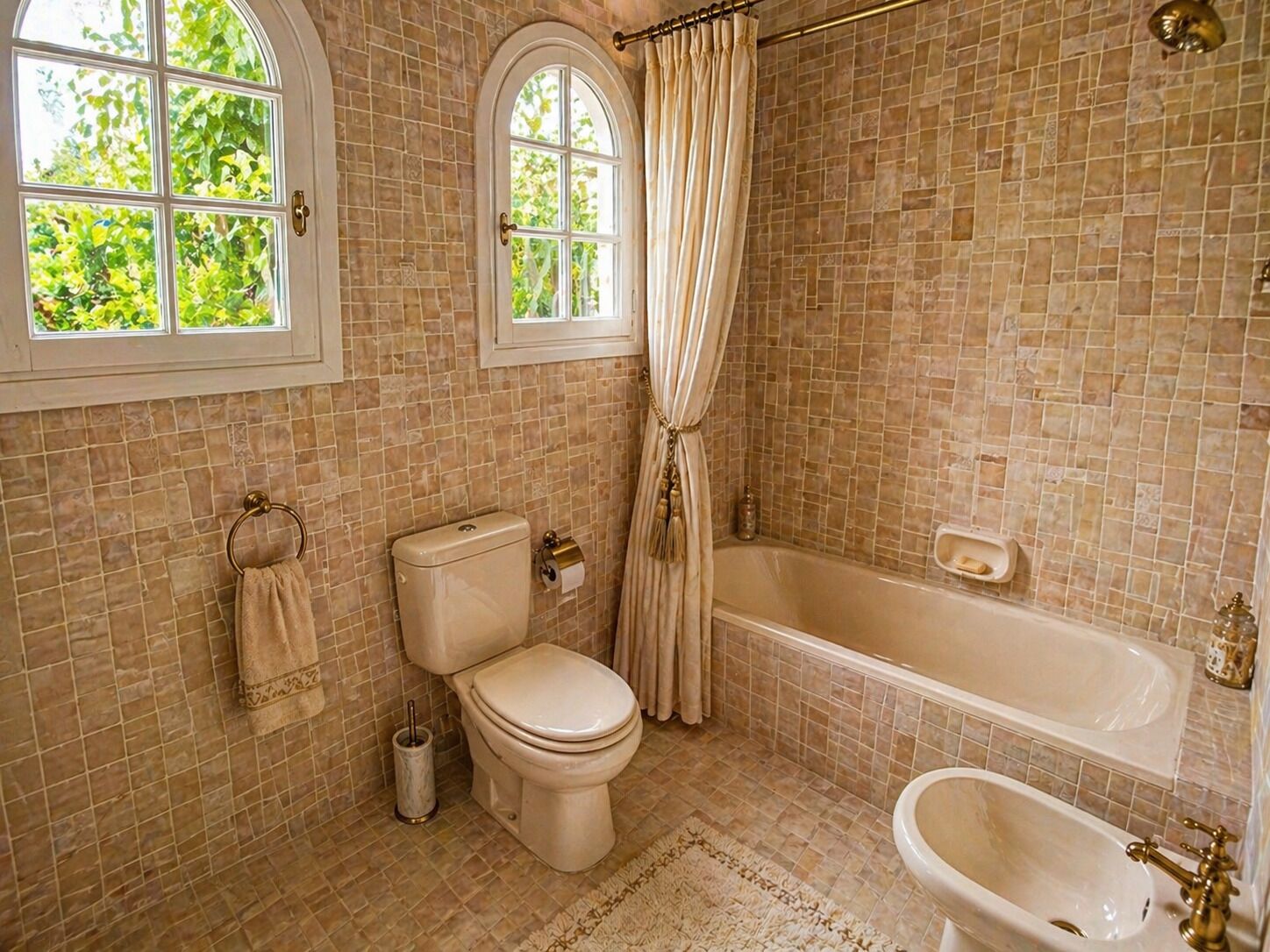 Dusche, Haartrockner, Bidet, Handtücher