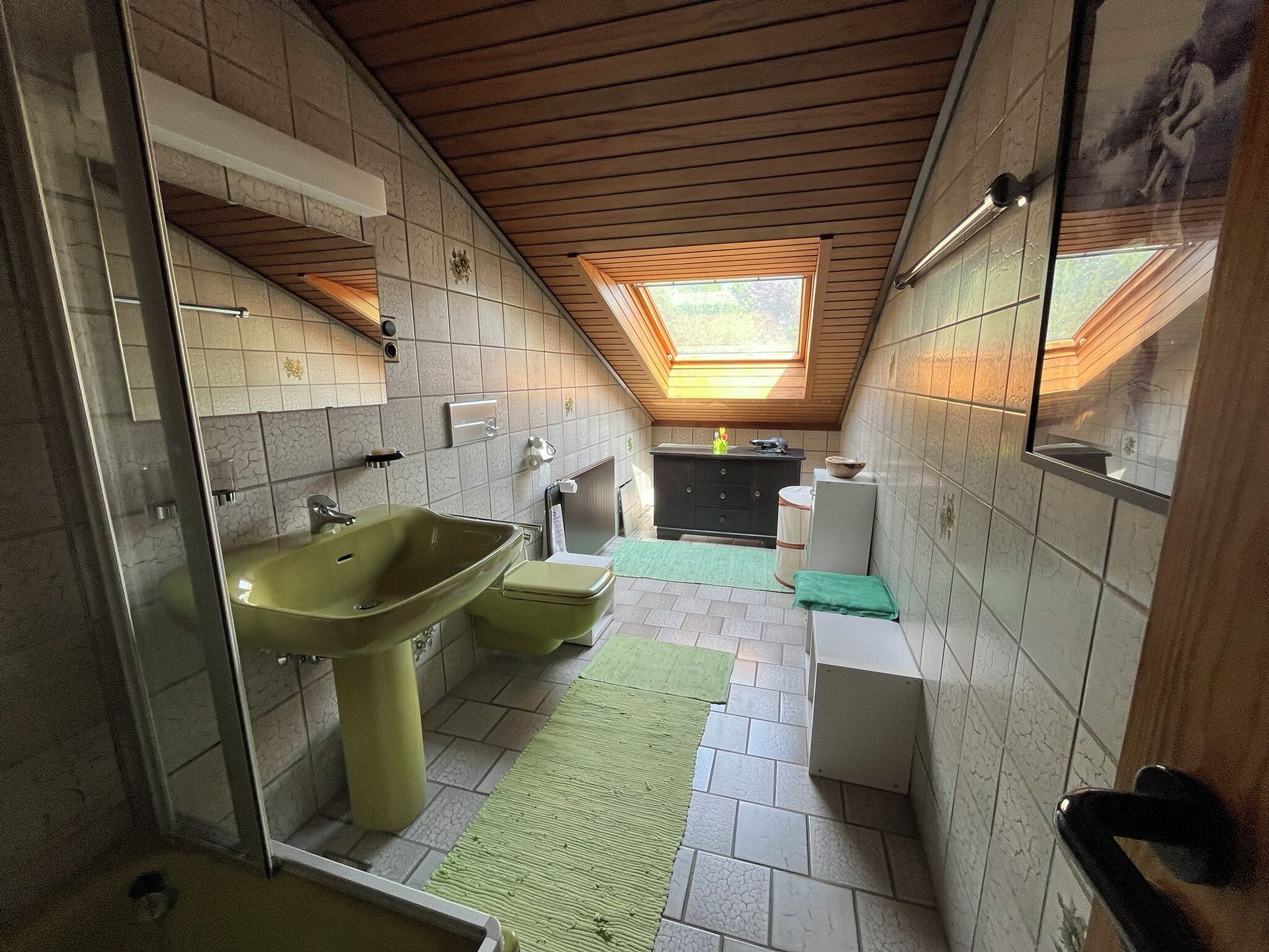 Dusch, hårtork, handdukar och tvål