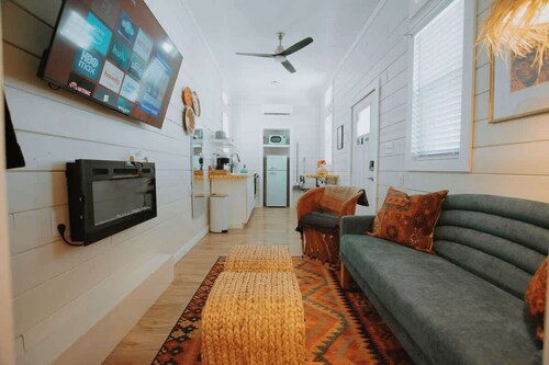 The Frida Tiny House+Hot Tub+Pet Friendly+No Pet Fee!