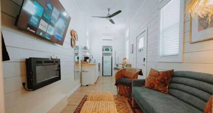 The Frida Tiny House+Hot Tub+Pet Friendly+No Pet Fee!