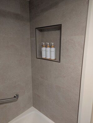 Bathroom - Cozy studio near peaceful Green Lake perfect for your city getaway (Seattle)