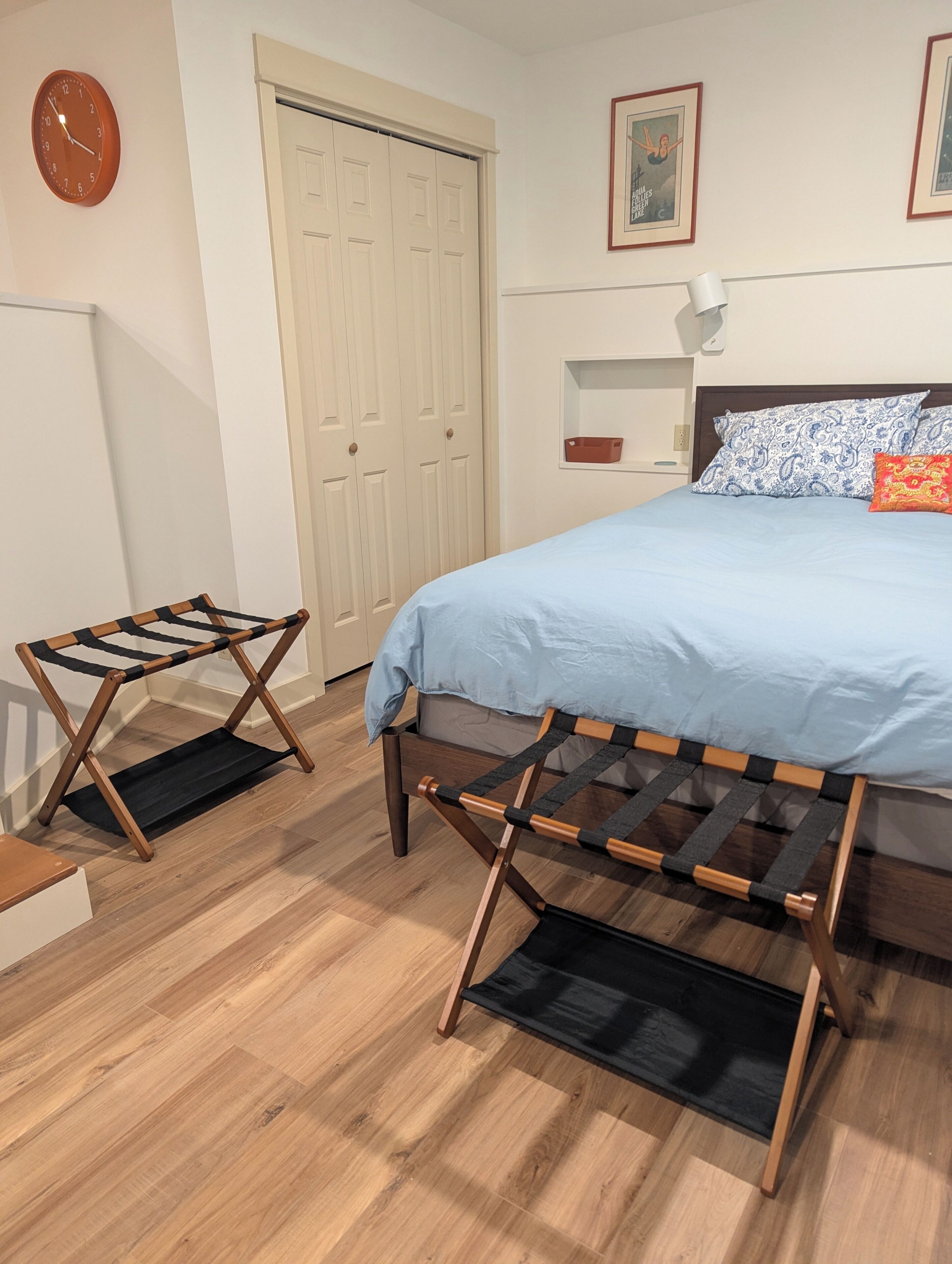 Iron/ironing board, free WiFi, bed sheets