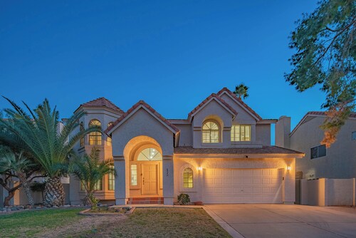 Glendale Resort Estate, Pool, Theater, Game Room, Golf & Much More, 20 Guests