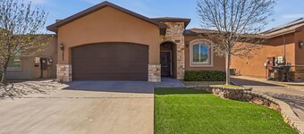 Racetrack 3-bedroom house in adorable Sunland Park Near El Paso Small dogs OK