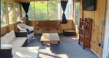 Terrific 2-bedroom mobile home, perfect for bringing your boat