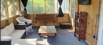 Terrific 2-bedroom mobile home, perfect for bringing your boat