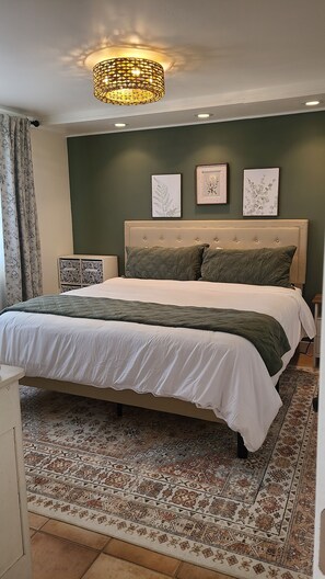 2 habitaciones, tabla de planchar con plancha, wifi y ropa de cama 