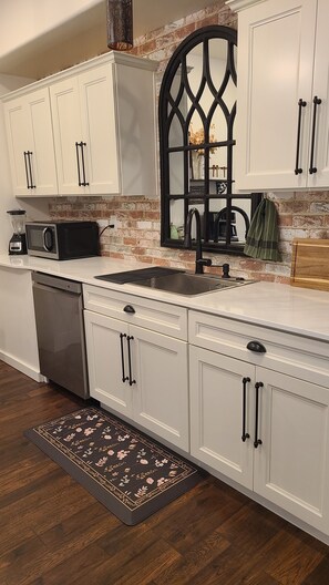 Private kitchen - Hot Tub with Mountain Views, Golfer's Dream (Prescott Valley)
