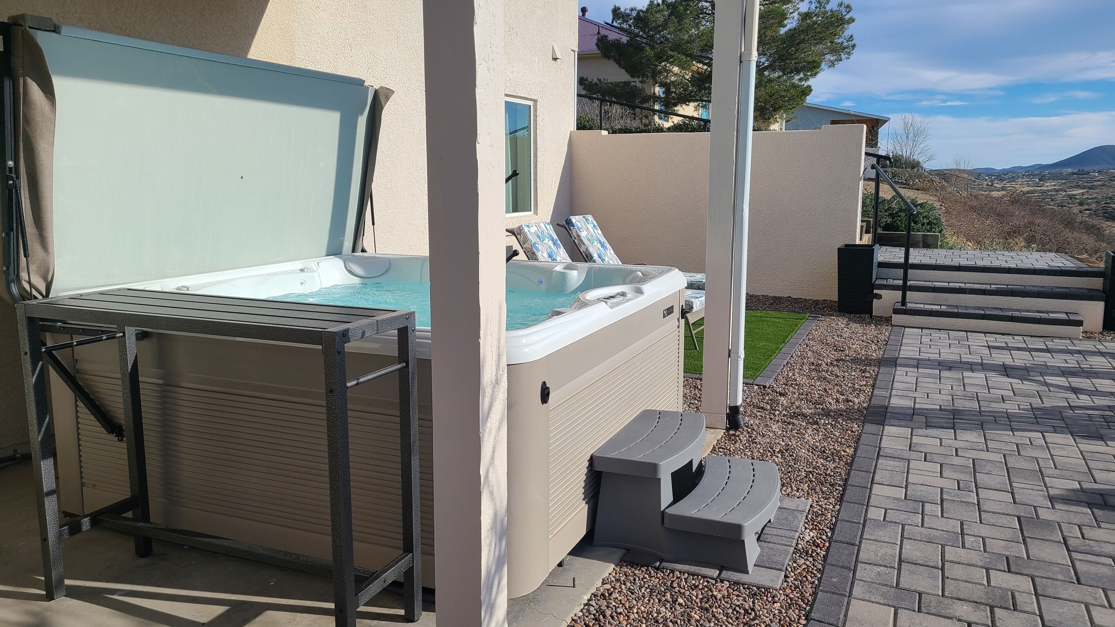 Outdoor spa tub