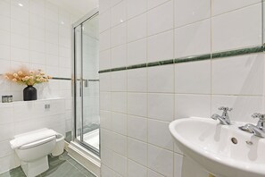 Superior Apartment, 3 Bedrooms, Kitchen, City View | Bathroom - London Choice - Fitzrovia -Regent Street (London)